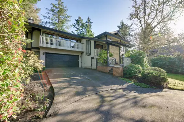 Saanich, BC V8X 3T9,909 Carolwood Dr #28