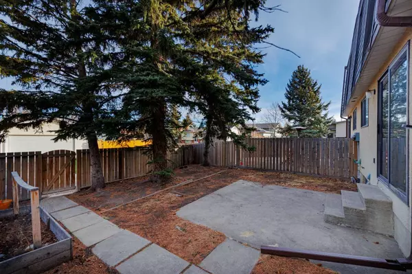 Calgary, AB T3B 4K1,142 Silvergrove RD Northwest