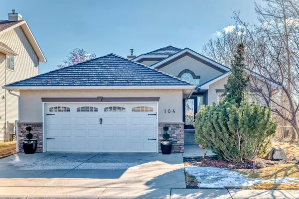 104 West Lakeview CIR, Chestermere, AB T1X 1H7