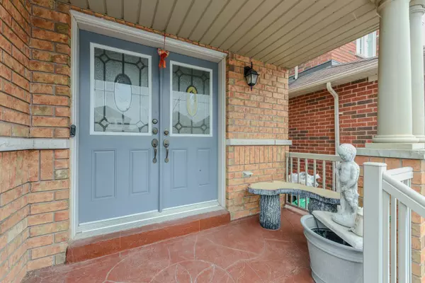 Brampton, ON L6P 2R5,23 Attview CRES