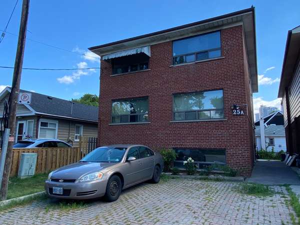 25A Milton ST, Toronto W06, ON M8Y 2X7