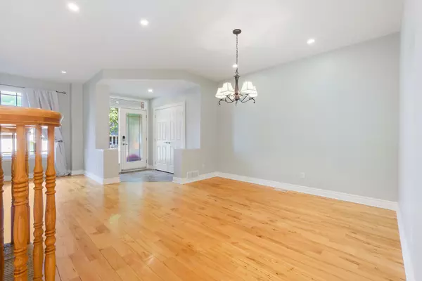 Kanata, ON K2W 1E8,48 Portadown CRES