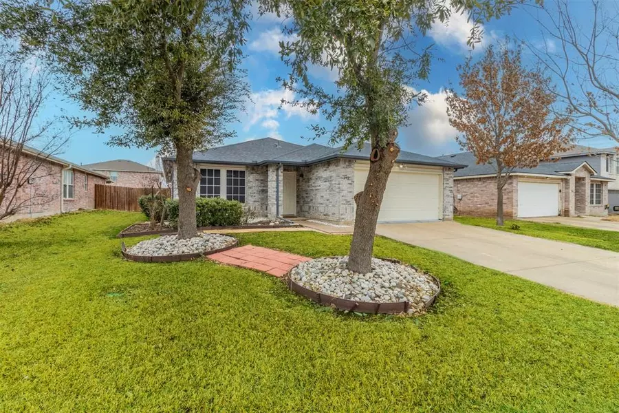 2912 Santa Sabina Drive, Grand Prairie, TX 75052