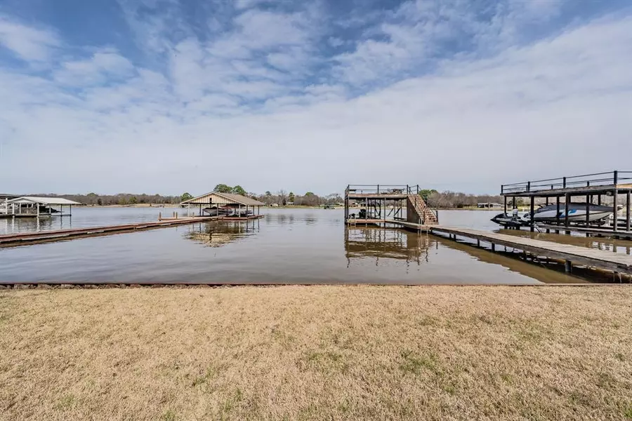 146 Lynn Creek Drive, Mabank, TX 75156