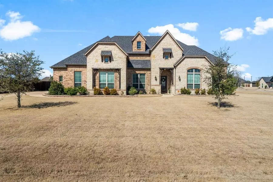 8261 Stonewall Drive, Waxahachie, TX 75167