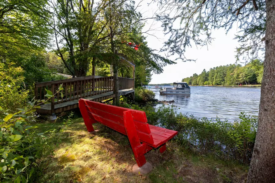 954 Dickie Lake RD, Lake Of Bays, ON P0B 1A0