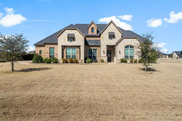 8261 Stonewall Drive, Waxahachie, TX 75167