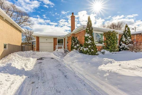 25 Rexton RD, Toronto W08, ON M9C 2E3