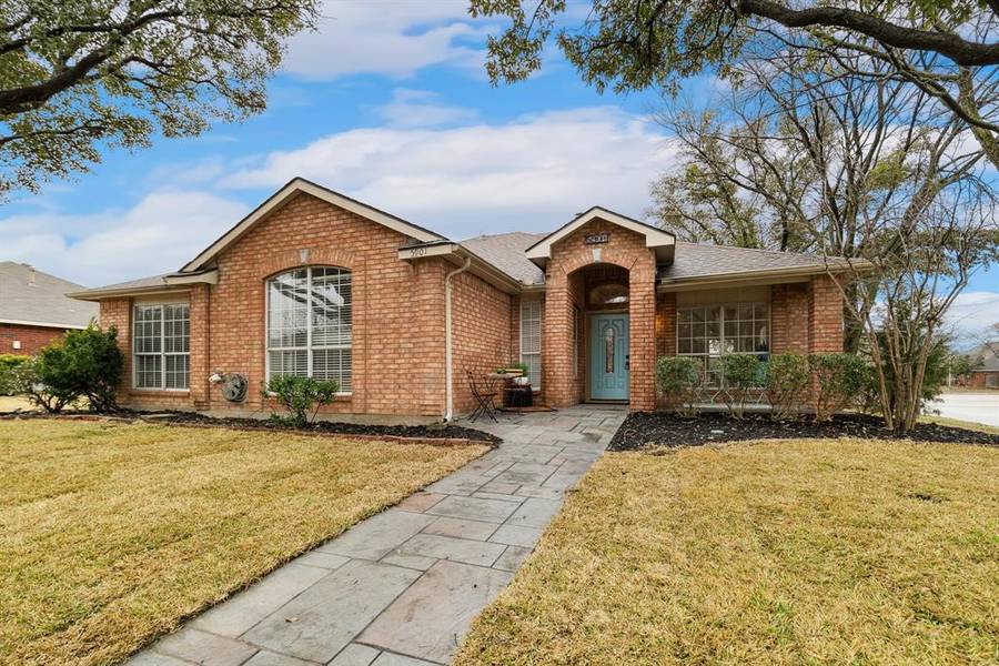 5901 Fox Drive, The Colony, TX 75056