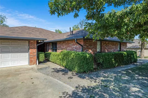 605 & 607 4th Street,  Honey Grove,  TX 75446