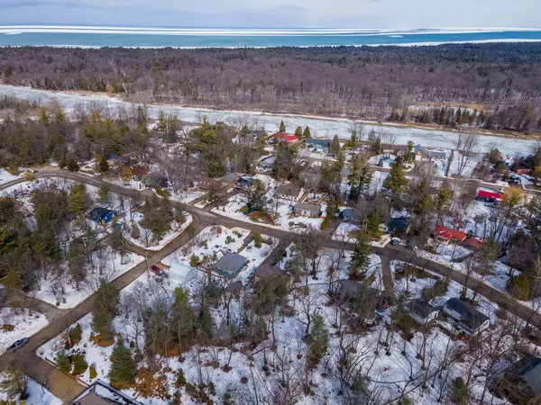 Lambton Shores, ON N0M 2L0,10048 Urlin CRES