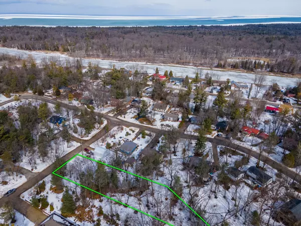 Lambton Shores, ON N0M 2L0,10048 Urlin CRES