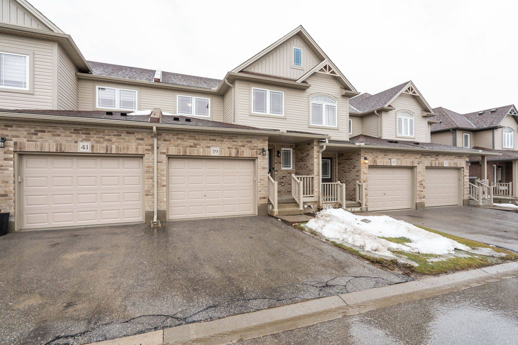 London, ON N6K 0G5,1220 Riverbend RD #39