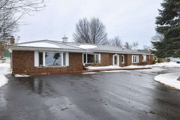 4531 Bath RD, Loyalist, ON K7N 1A6