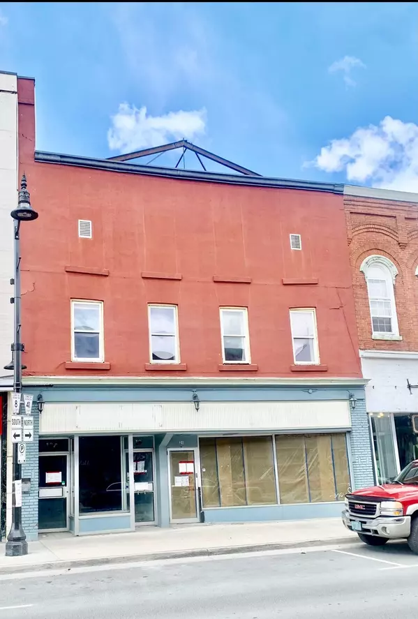 19-21 Dundas ST E, Greater Napanee, ON K7R 1H5