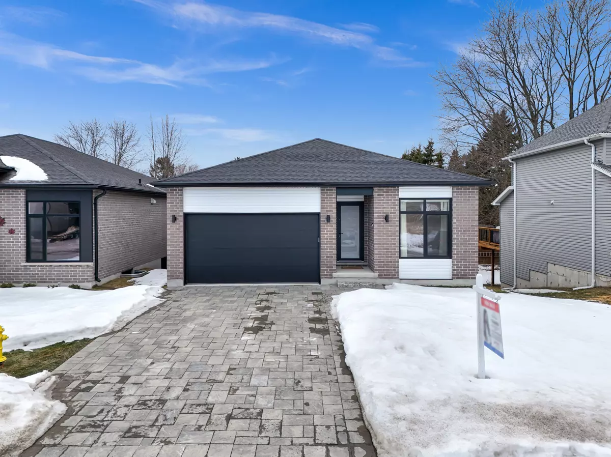 Strathroy-caradoc, ON N7G 0B4,14 Alexander CIR