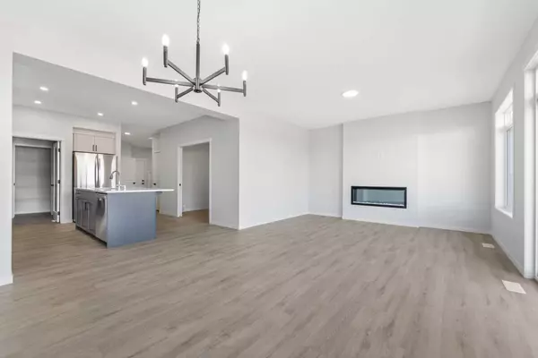 313 Corner Glen WAY Northeast, Calgary, AB T3N 1V5