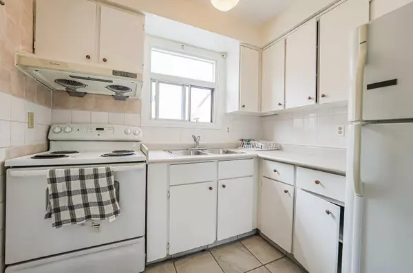 Toronto E01, ON M4M 3H5,275 Broadview AVE #59