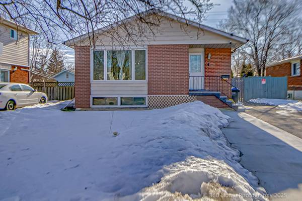 30 Edenborough DR, Brampton, ON L6T 3A1