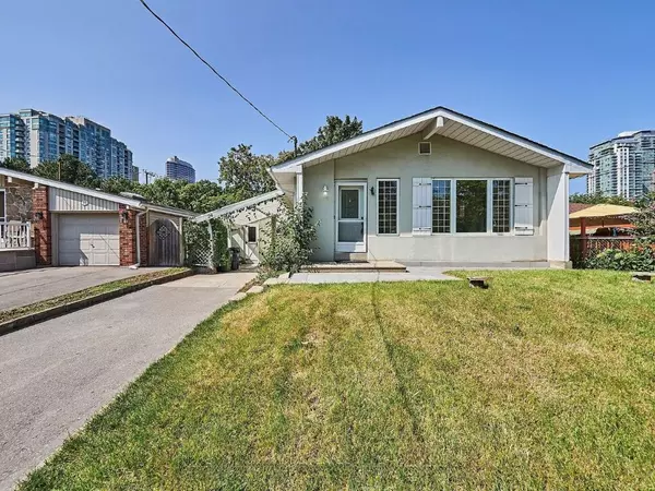 24 Gable PL #Main, Toronto E09, ON M1P 4J8