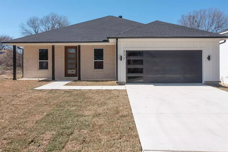 317 Coral Reef Street, Gun Barrel City, TX 75156