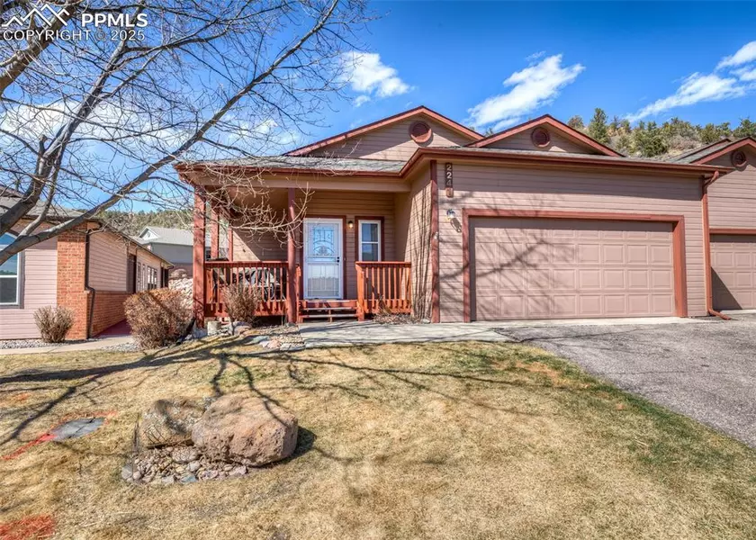 2241 Palm DR #D, Colorado Springs, CO 80918