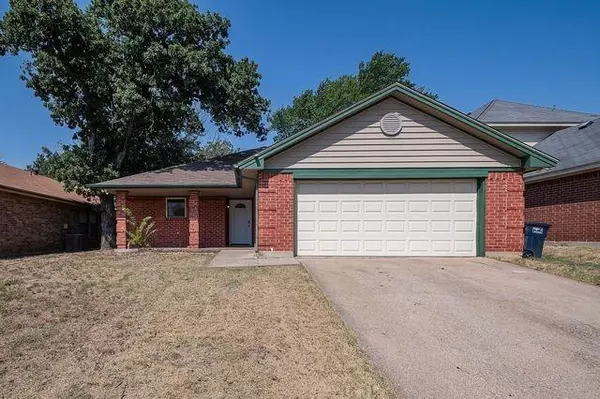 1508 Hollowbrook Court, Fort Worth, TX 76103