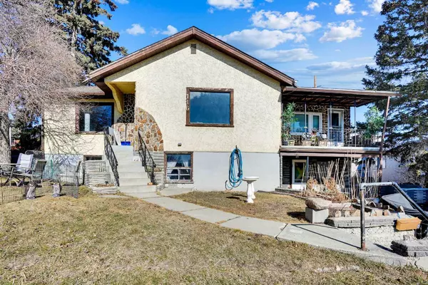 Calgary, AB T2M2N9,116 31 AVE NW