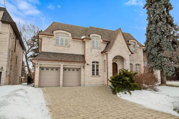 27 Lloydminster CRES, Toronto C14, ON M2M 2R9