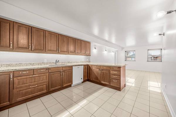 26 Cawthra AVE #Upper, Toronto W02, ON M6N 5B3