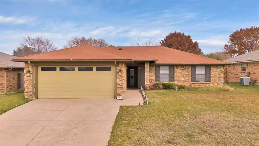 6625 Willow View Drive, Watauga, TX 76148