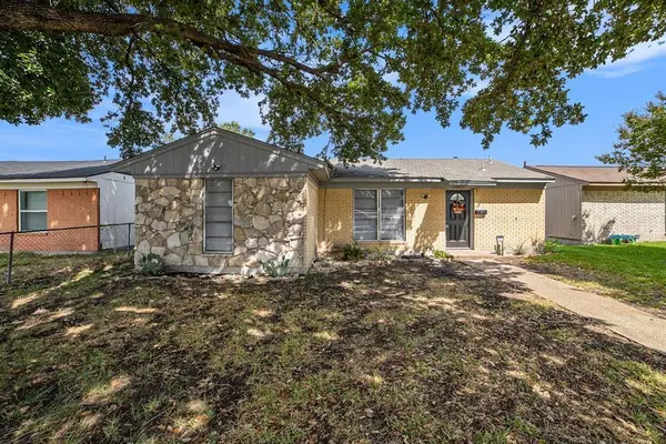 10027 Oak Gate Lane, Dallas, TX 75217