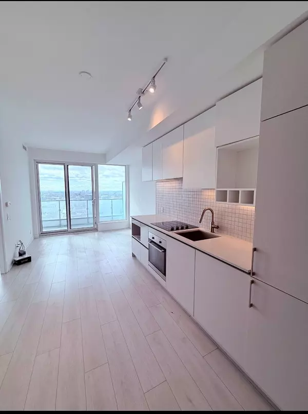 Vaughan, ON L4K 0J5,5 Buttermill AVE S #3105