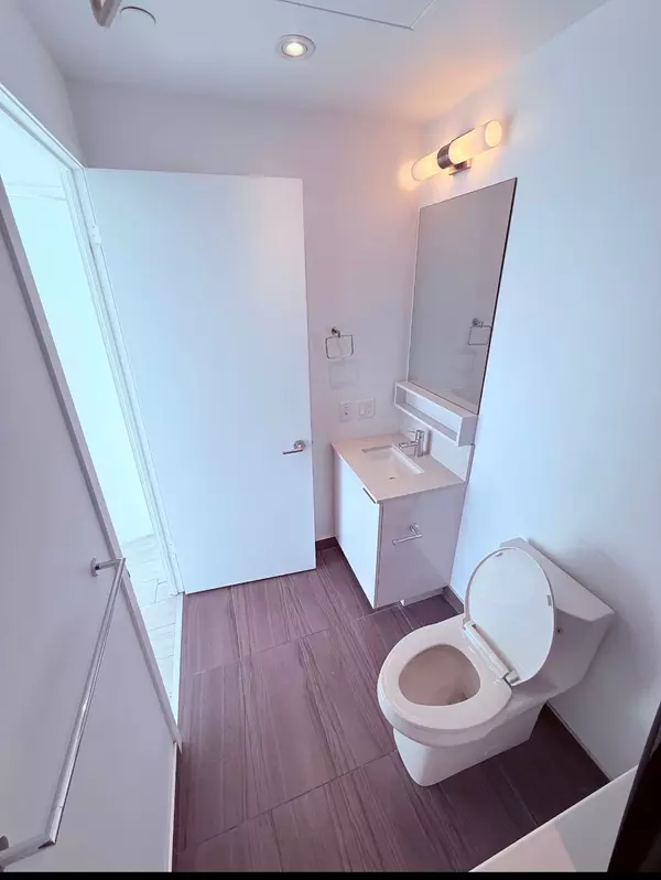 Vaughan, ON L4K 0J5,5 Buttermill AVE S #3105