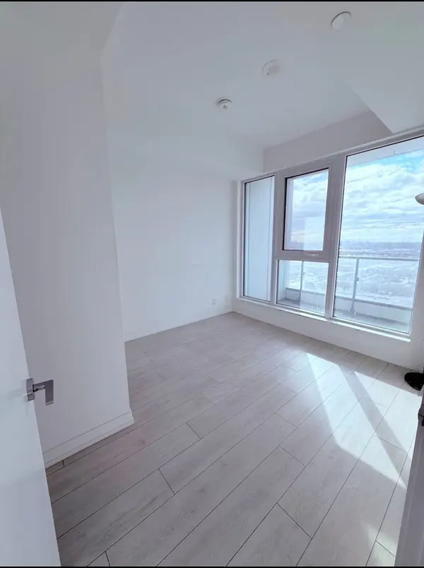 Vaughan, ON L4K 0J5,5 Buttermill AVE S #3105