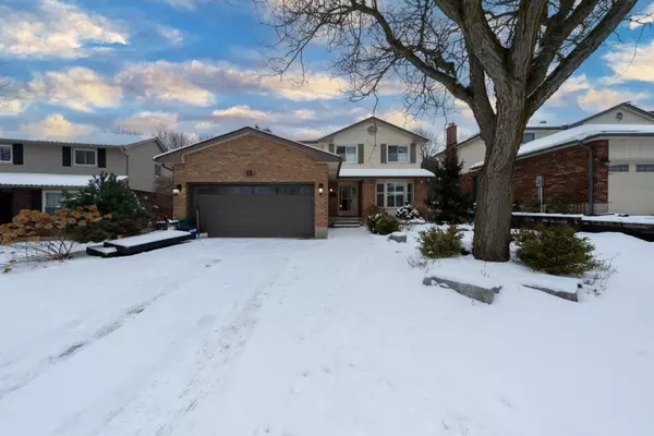 15 Birchlawn AVE, Cambridge, ON N1S 4S1