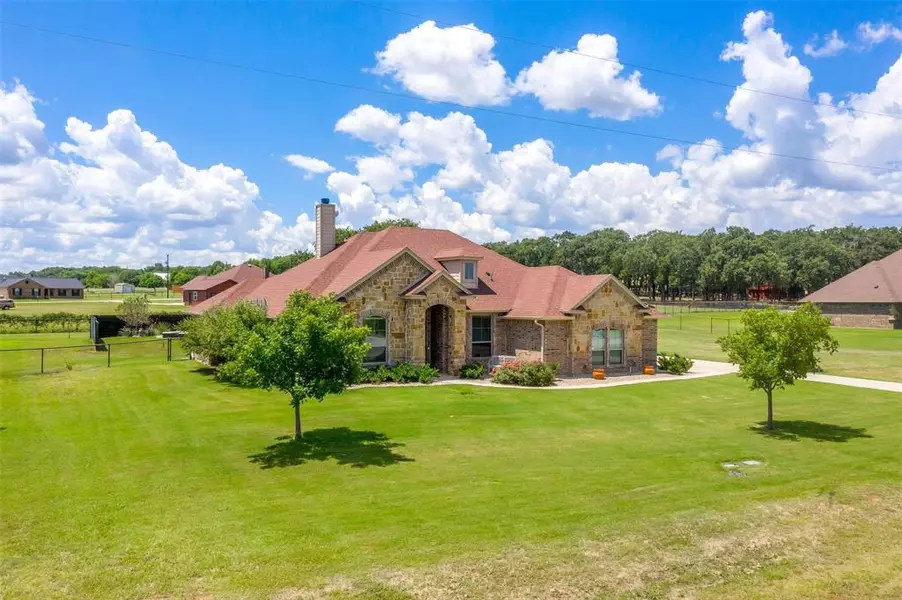 135 Lavender Lane, Springtown, TX 76082