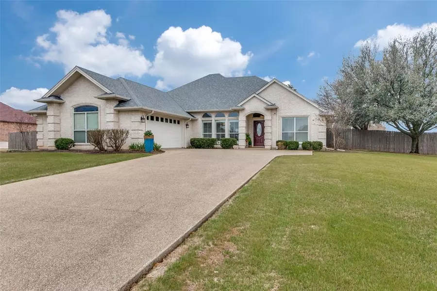 2301 E Emerald Bend Court, Granbury, TX 76049