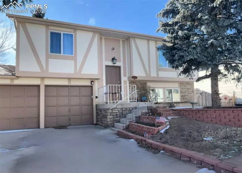 846 Badger DR, Colorado Springs, CO 80916