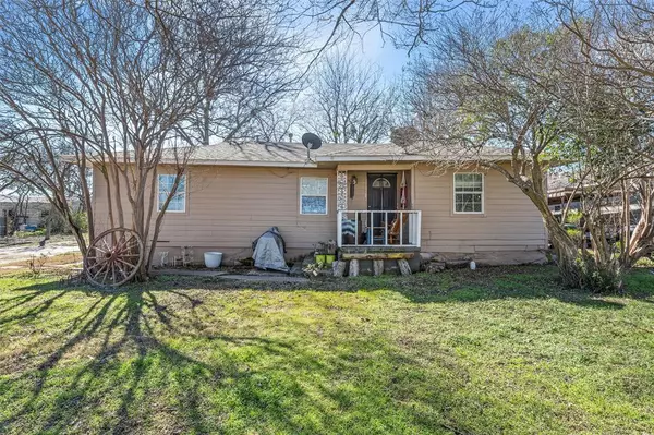 706 E Spruce Street, West, TX 76691