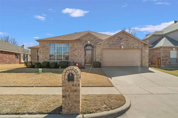 5332 Ridge View Drive, Watauga, TX 76137