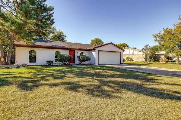 416 Owens Drive, Crowley, TX 76036