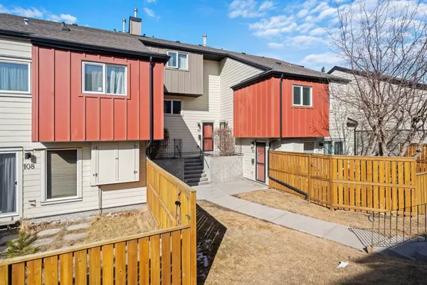 4740 Dalton DR Northwest #106, Calgary, AB T3A 2H4