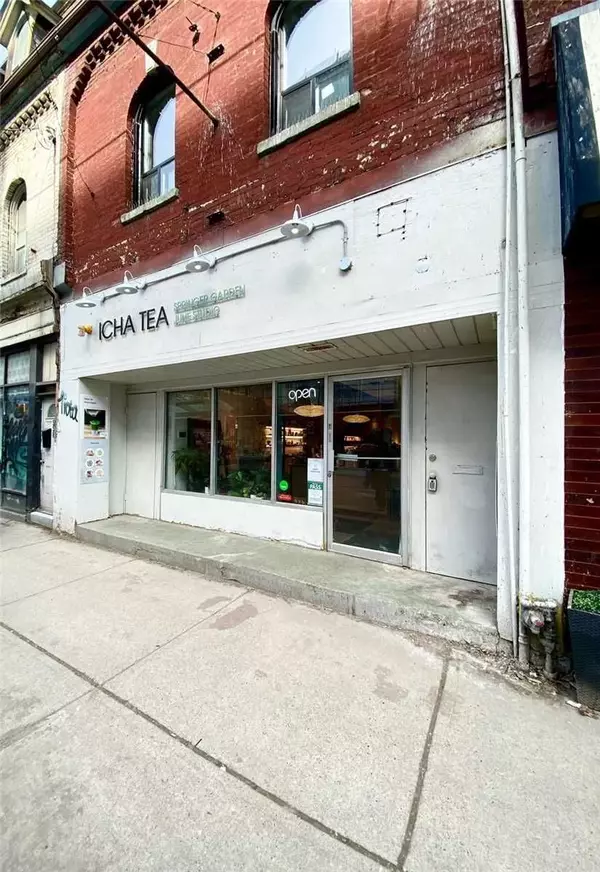 Toronto C01, ON M6J 1H1,996 Queen ST W