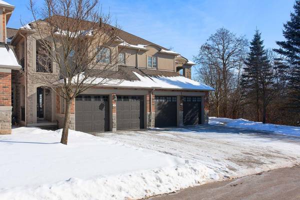 8 Danbrook CRES, Aurora, ON L4G 7S8