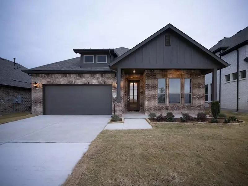 151 Winterwood Drive, Lavon, TX 75166