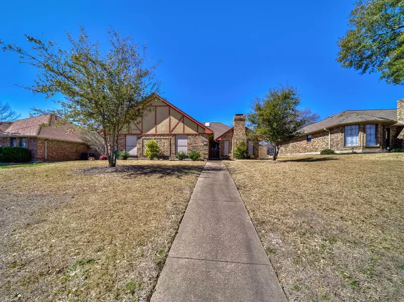 113 S Beltwoods Drive, Desoto, TX 75115