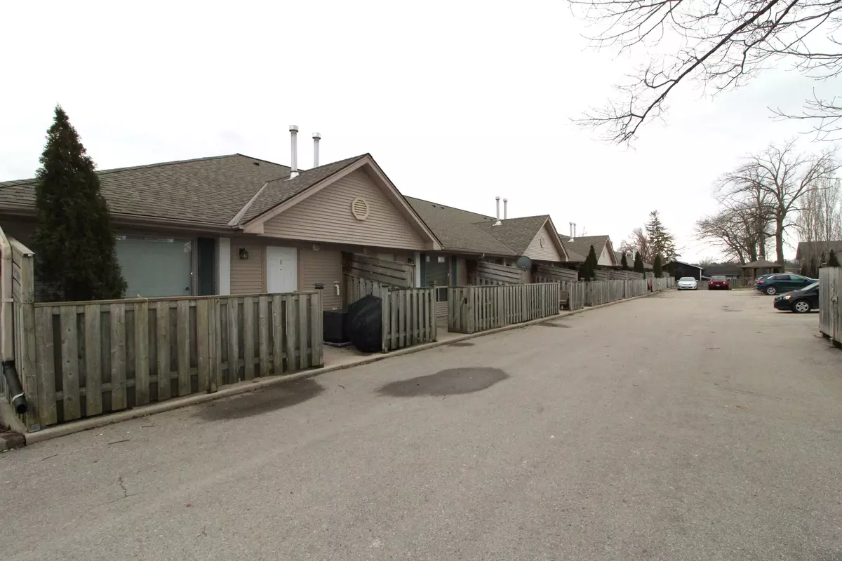 Lambton Shores, ON N0M 1T0,8 Oak ST #1