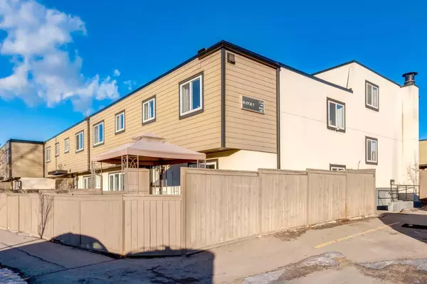 3809 45 ST Southwest #37, Calgary, AB T3E 3H4