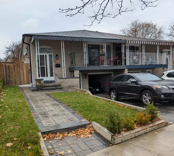 7326 Redfox RD, Mississauga, ON L4T 2L8